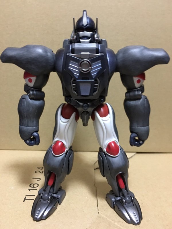 MP 32 Masterpiece Optimus Primal   In Hand Photos Surface On Twitter  (13 of 81)